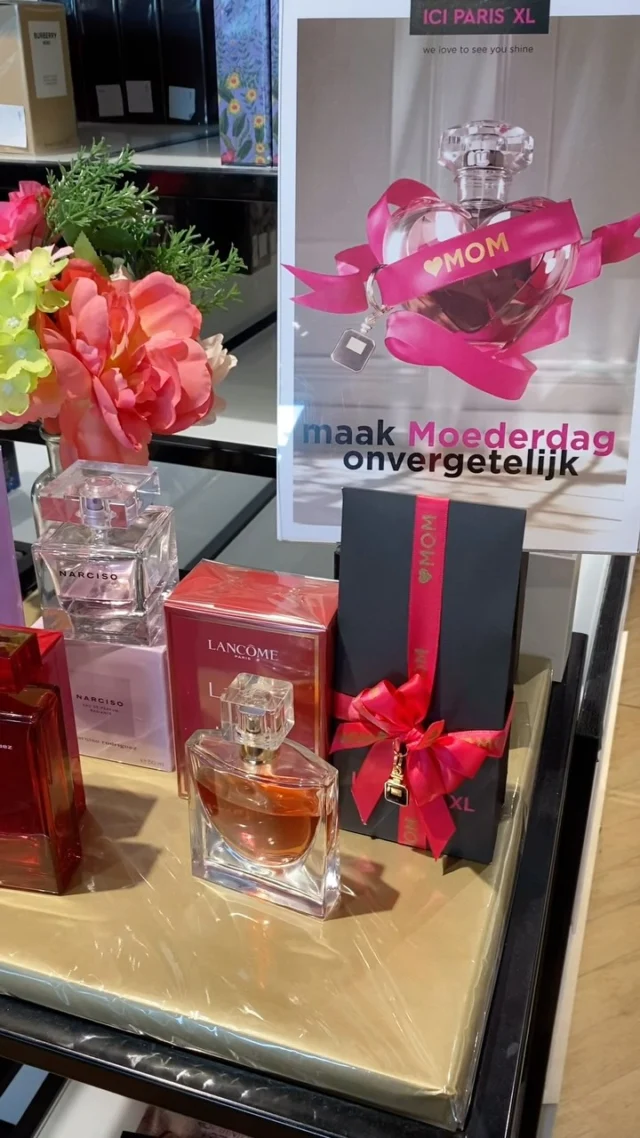 Verras je (plus)mama met een hartverwarmend geschenk 🎁

Eind deze week vieren we Moederdag, een dag waarop we extra stilstaan bij alle liefde en steun die we van onze mama’s krijgen. 

Ben je op zoek naar een geschenk om haar zondag extra te laten stralen? In A12 Shopping vind je alles om haar hart te veroveren - van geurige parfums en stijlvolle juwelen tot zoete verwennerijen. 

Kom langs en kies het perfecte geschenk voor jouw mama uit!